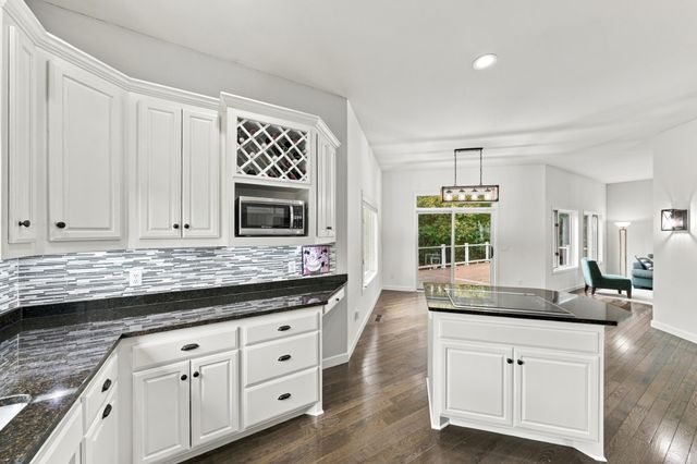 4143 Cashell Glen, Eagan, MN 55122