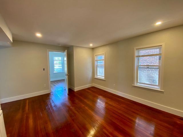 975 Chestnut St 2, Newton, MA 02464