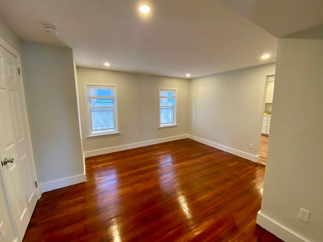 975 Chestnut St 2, Newton, MA 02464