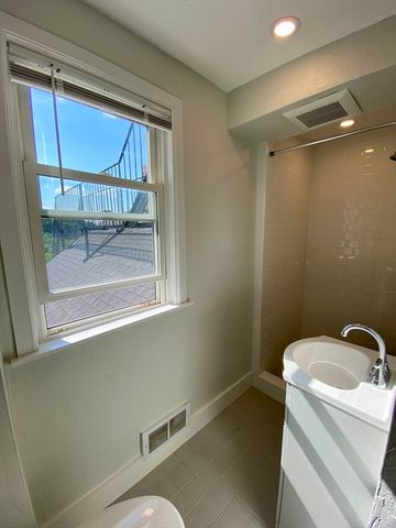 975 Chestnut St 2, Newton, MA 02464