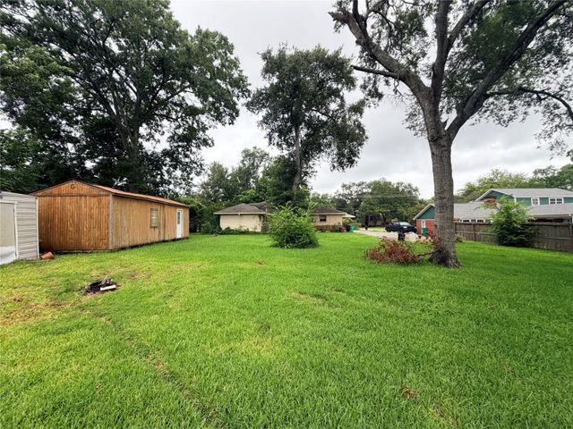 504 Dwinnell Street, Baytown, TX 77520