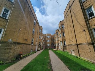 6430 N Richmond Street 2W, Chicago, IL 60645