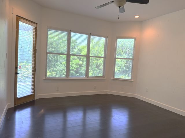 305 Twin Lakes Drive, Waxahachie, TX 75165