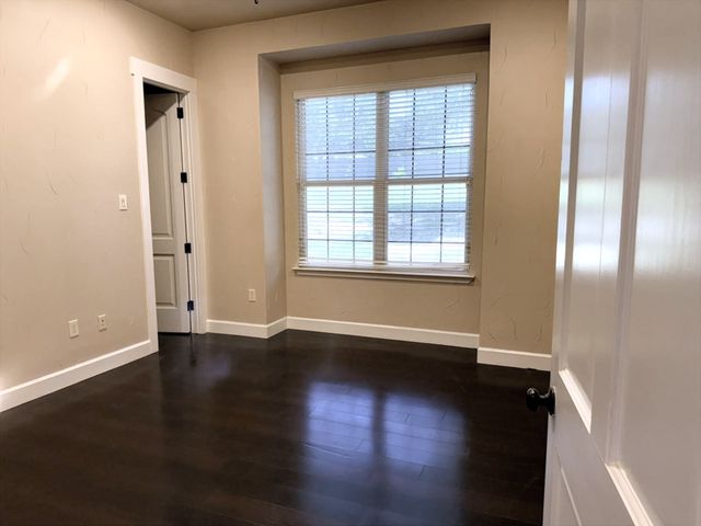 305 Twin Lakes Drive, Waxahachie, TX 75165