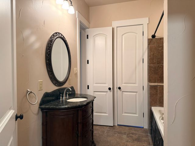305 Twin Lakes Drive, Waxahachie, TX 75165