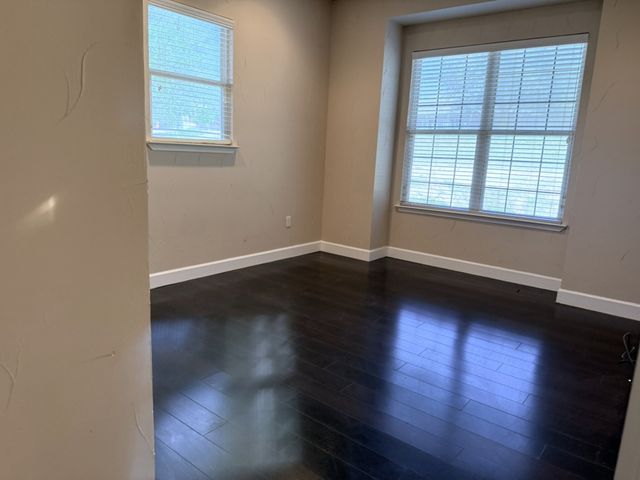 305 Twin Lakes Drive, Waxahachie, TX 75165