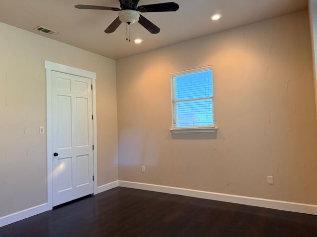 305 Twin Lakes Drive, Waxahachie, TX 75165