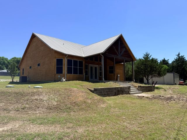 305 Twin Lakes Drive, Waxahachie, TX 75165