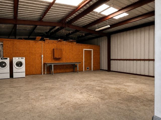 305 Twin Lakes Drive, Waxahachie, TX 75165