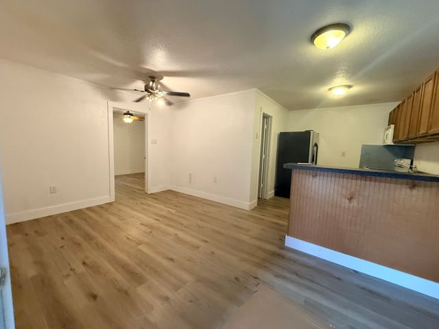 305 Twin Lakes Drive, Waxahachie, TX 75165