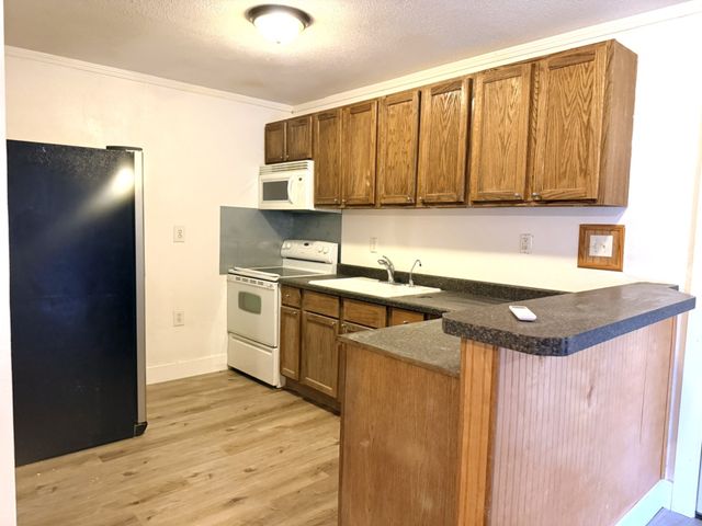 305 Twin Lakes Drive, Waxahachie, TX 75165