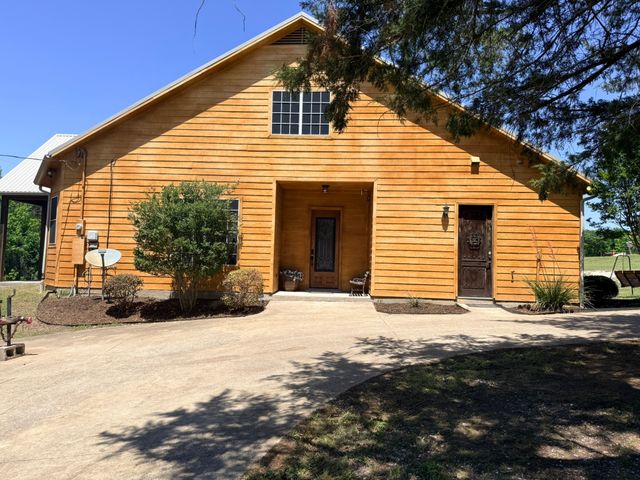 305 Twin Lakes Drive, Waxahachie, TX 75165