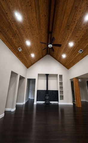 305 Twin Lakes Drive, Waxahachie, TX 75165
