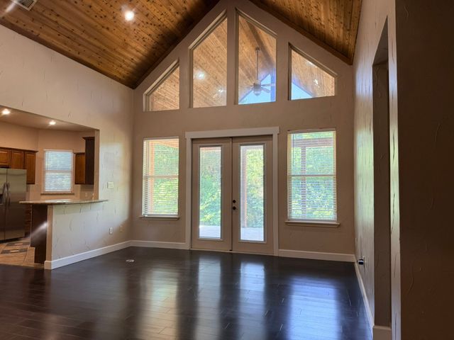 305 Twin Lakes Drive, Waxahachie, TX 75165