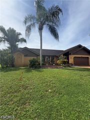 688 Morningmist LN, Lehigh Acres, FL 33974
