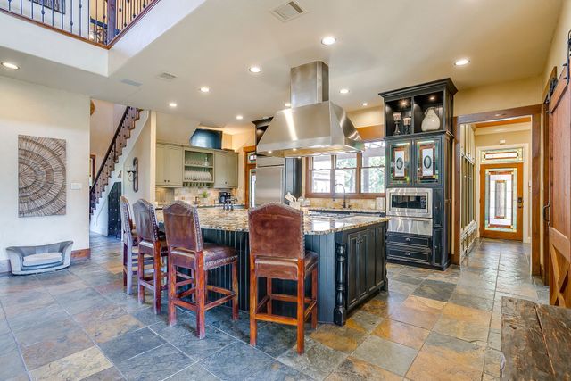 130 Ranchway Drive, Burleson, TX 76028