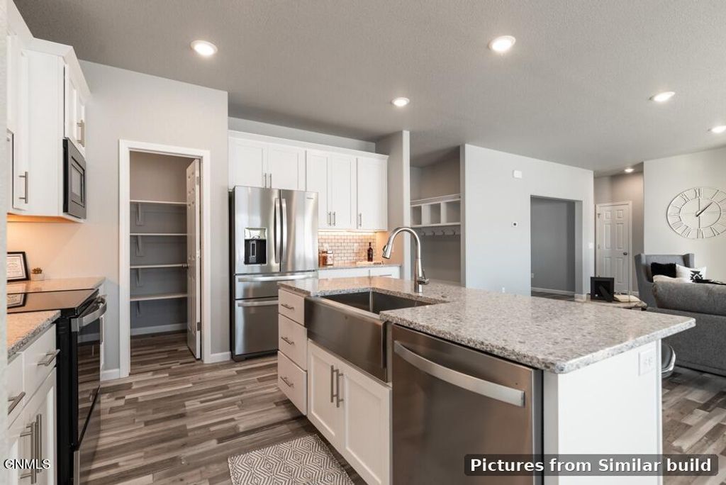 5602 Smette Bend, Bismarck, ND 58504 photo 4