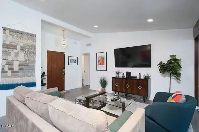 7824 Tujunga Avenue, North Hollywood, CA 91605
