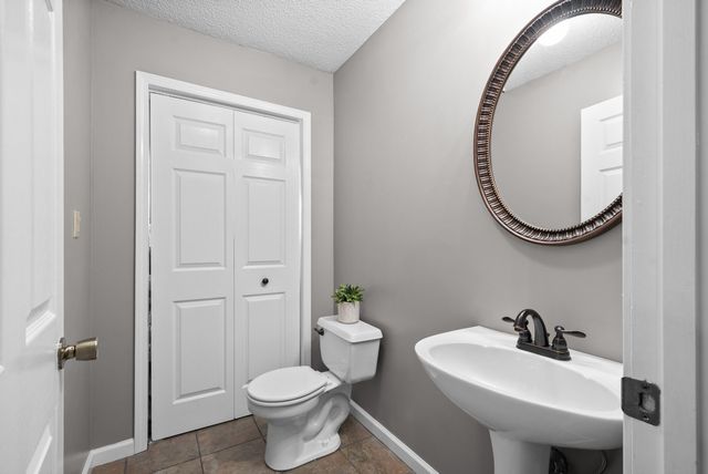 2430 Underwood Rd, Cunningham, TN 37052