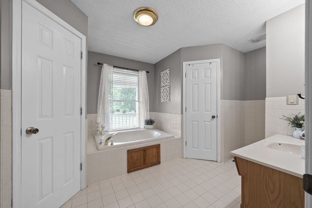 2430 Underwood Rd, Cunningham, TN 37052