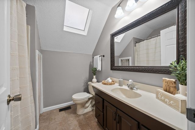 2430 Underwood Rd, Cunningham, TN 37052