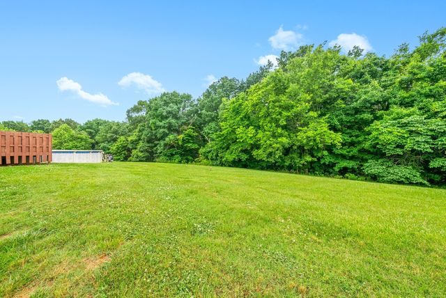 2430 Underwood Rd, Cunningham, TN 37052