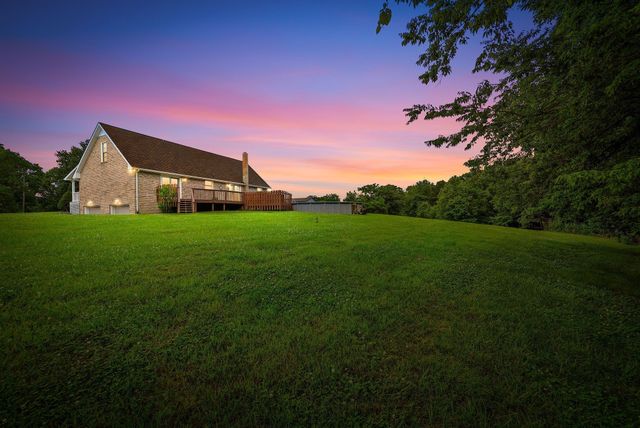 2430 Underwood Rd, Cunningham, TN 37052