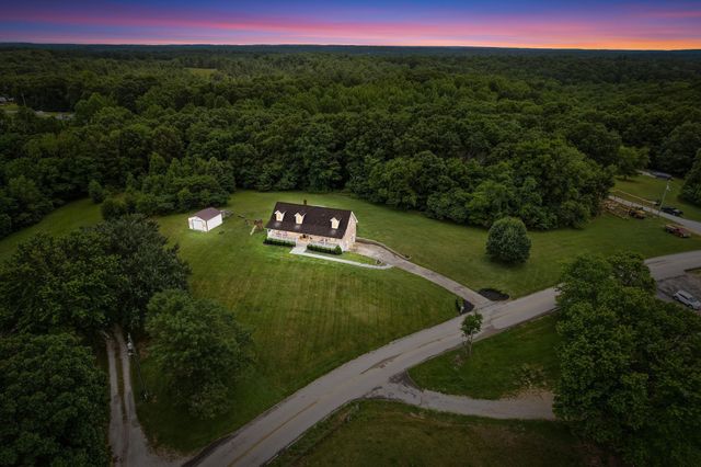 2430 Underwood Rd, Cunningham, TN 37052