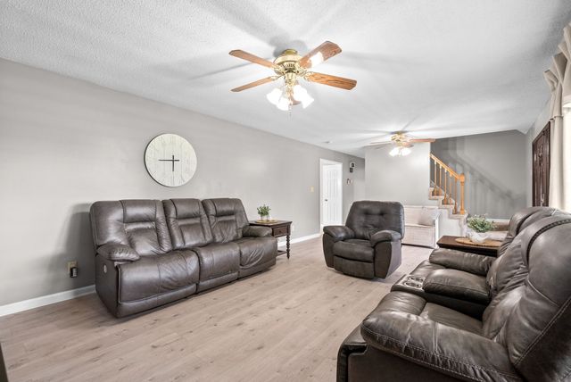 2430 Underwood Rd, Cunningham, TN 37052