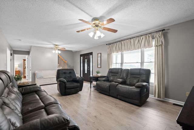 2430 Underwood Rd, Cunningham, TN 37052