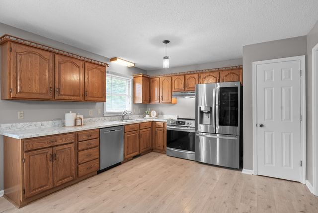 2430 Underwood Rd, Cunningham, TN 37052