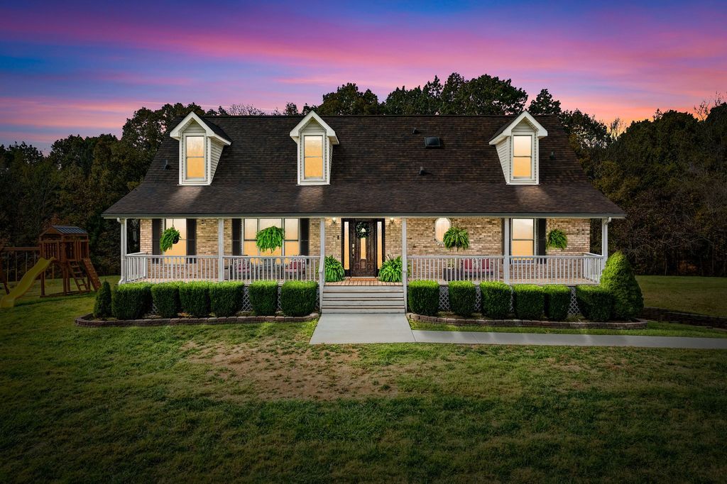 2430 Underwood Rd, Cunningham, TN 37052