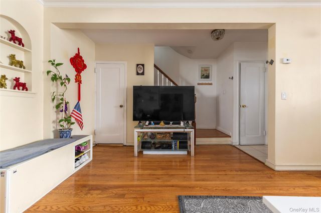 6114 Main Street, Flushing, NY 11367