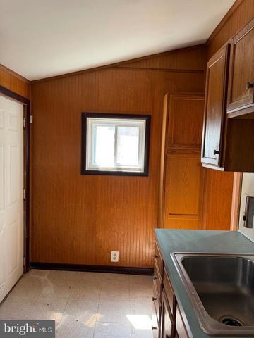 2412 LAMOTTE ST, Wilmington, DE 19802