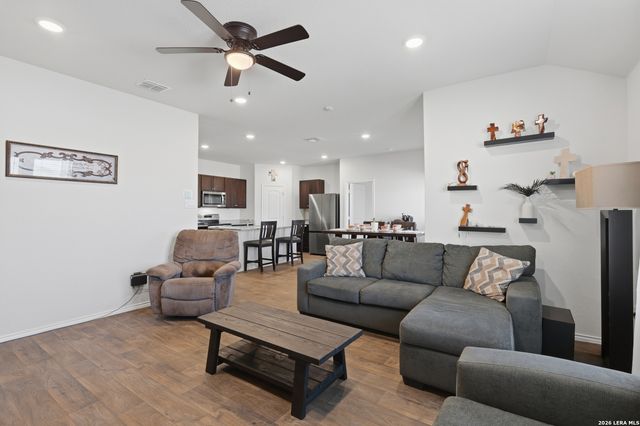 441 MILFOIL DR, Seguin, TX 78155