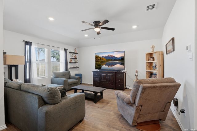441 MILFOIL DR, Seguin, TX 78155