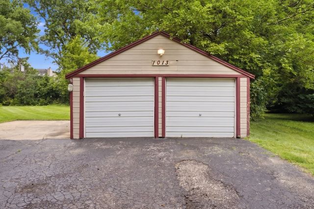 1013 Highmoor Road, Lombard, IL 60148