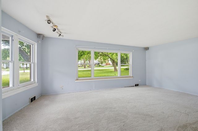 1013 Highmoor Road, Lombard, IL 60148