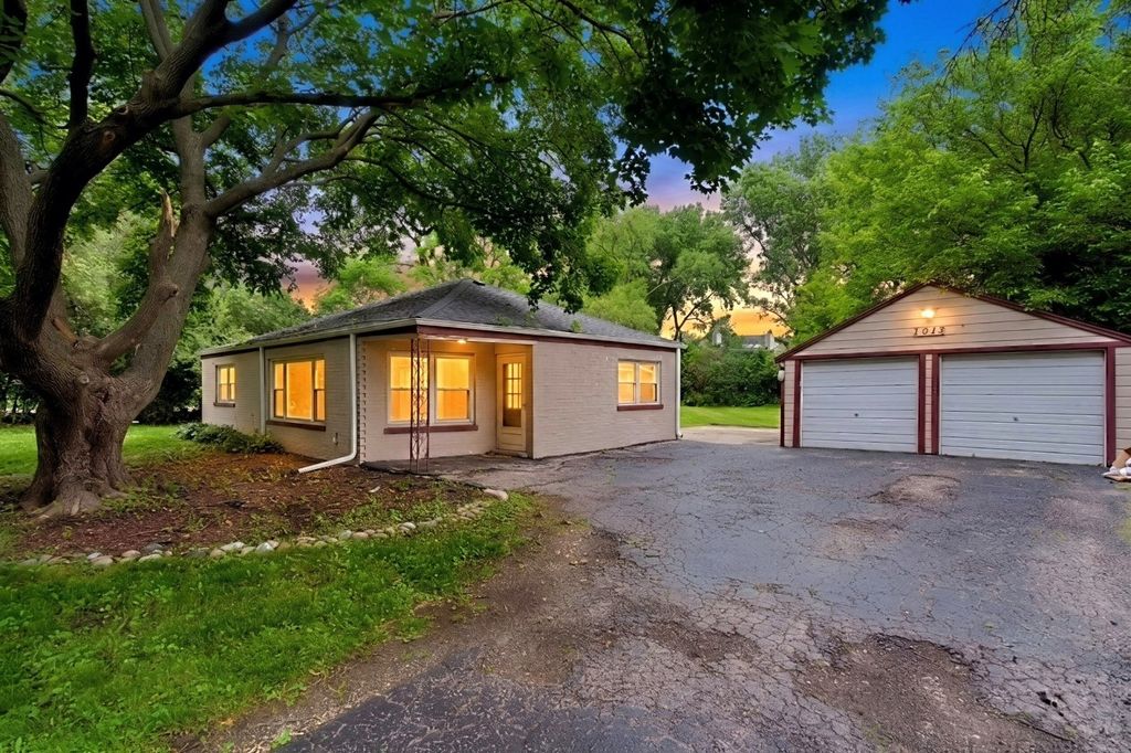 1013 Highmoor Road, Lombard, IL 60148