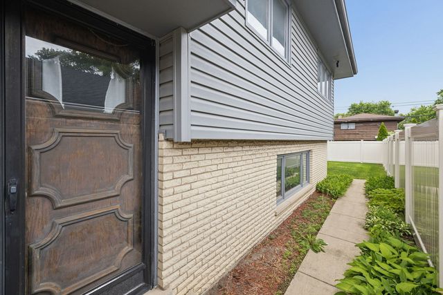 67 Rosewood Lane, Chicago Heights, IL 60411