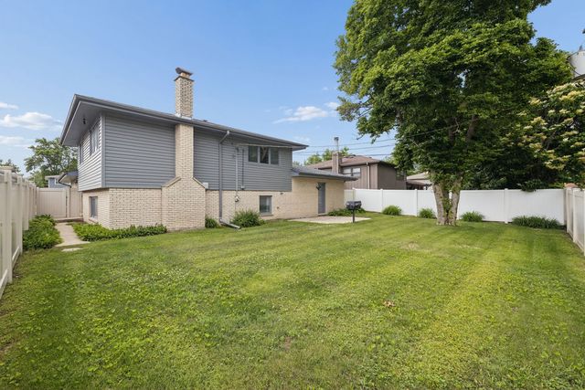 67 Rosewood Lane, Chicago Heights, IL 60411