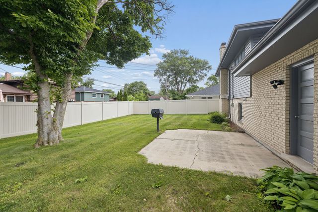 67 Rosewood Lane, Chicago Heights, IL 60411