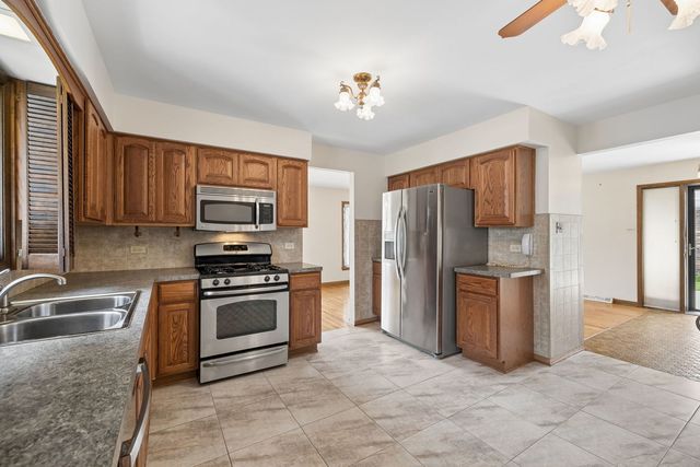67 Rosewood Lane, Chicago Heights, IL 60411