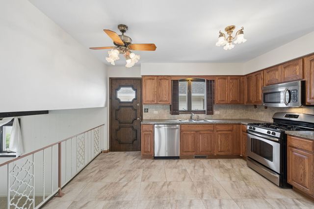 67 Rosewood Lane, Chicago Heights, IL 60411