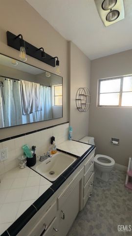 806 Piute Street, Bakersfield, CA 93309