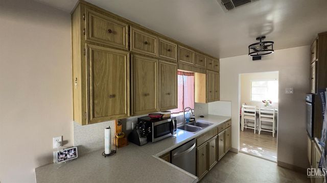 806 Piute Street, Bakersfield, CA 93309