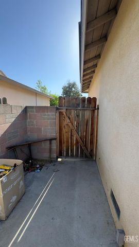 806 Piute Street, Bakersfield, CA 93309