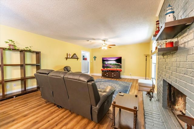 3333 Bent Bough Park, Huntsville, TX 77340