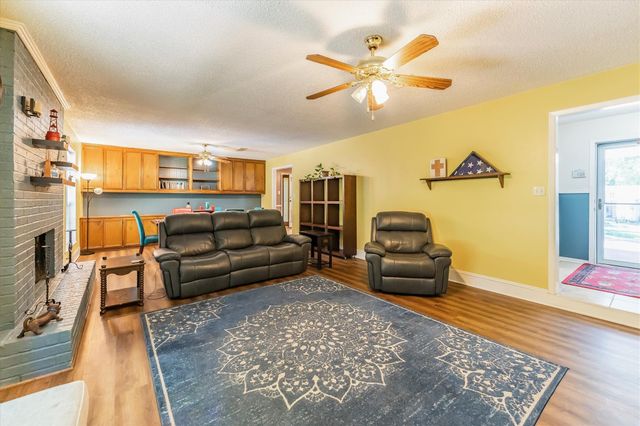 3333 Bent Bough Park, Huntsville, TX 77340