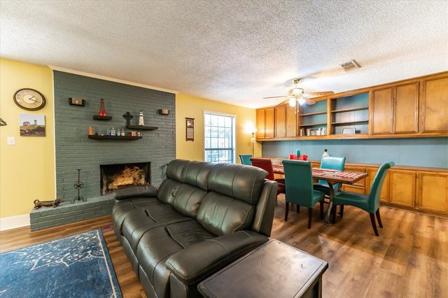 3333 Bent Bough Park, Huntsville, TX 77340